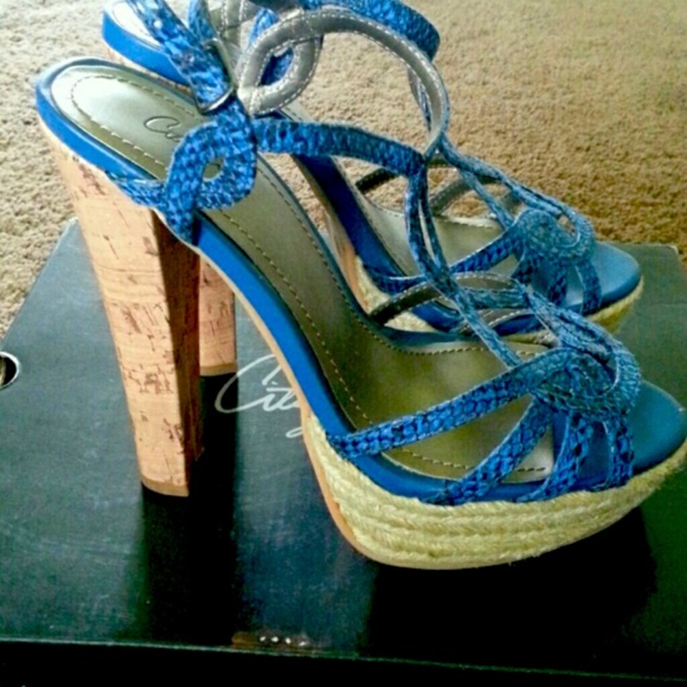Electric blue platforms with a chunky heel NWB